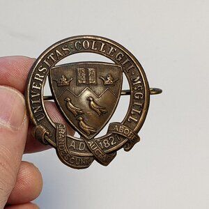 WW1 McGill University Canadian Officer Training Corps Hat Badge COTC Lees 1915